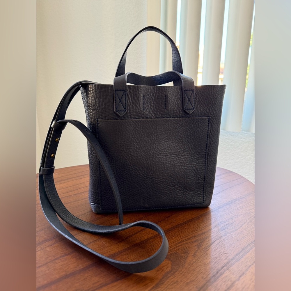 Madewell The Small Transport Crossbody 100% Leather in Deep Navy
